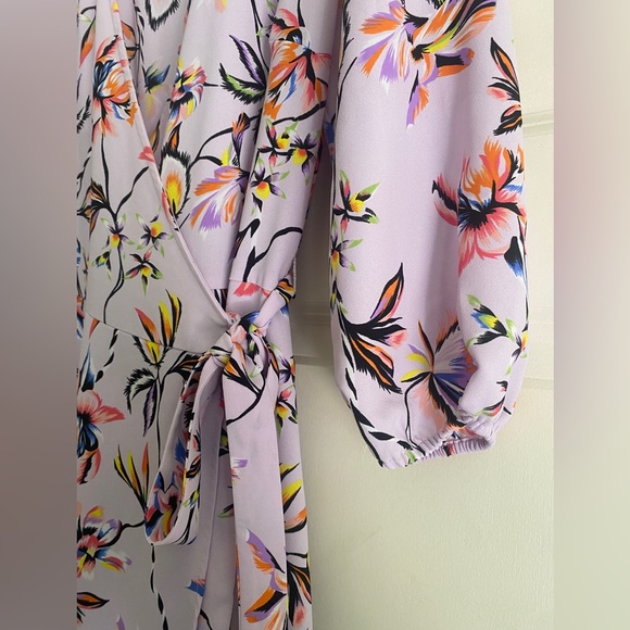 BAR III Maxi Wrap Summer Dress with 3/4 Sleeves in Lilac Floral Print - Picture 5 of 6